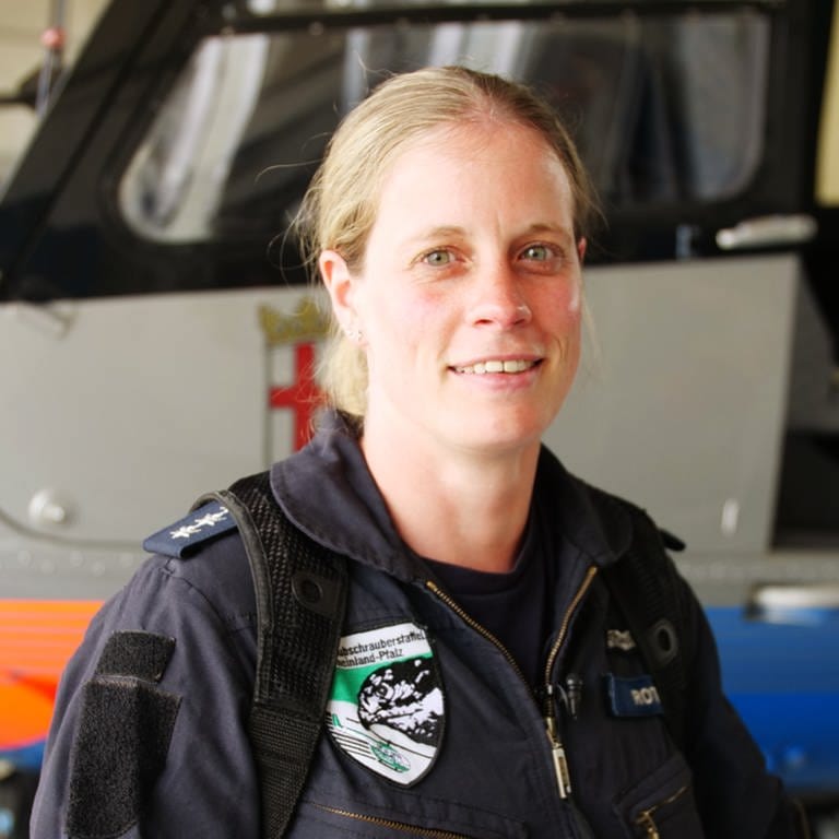 Sarah Roth die einzige Pilotin der Hubschrauberstaffel der Polizei in Rheinland-Pfalz