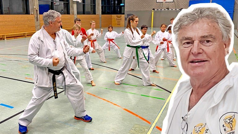 Willy Voss aus Freiburg im weißen Karate-Anzug. Er trägt den schwarzen Gürtel und bringt Kindern Karate bei.