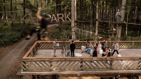 Hochzeit im Kletterpark Vulkaneifel beim Waldgut Vordereifel | Ungewöhnliche Orte zum Heiraten in Rheinland-Pfalz