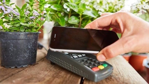Bargeldlose Zahlung: Kontaktloses Bezahlen mit dem Handy