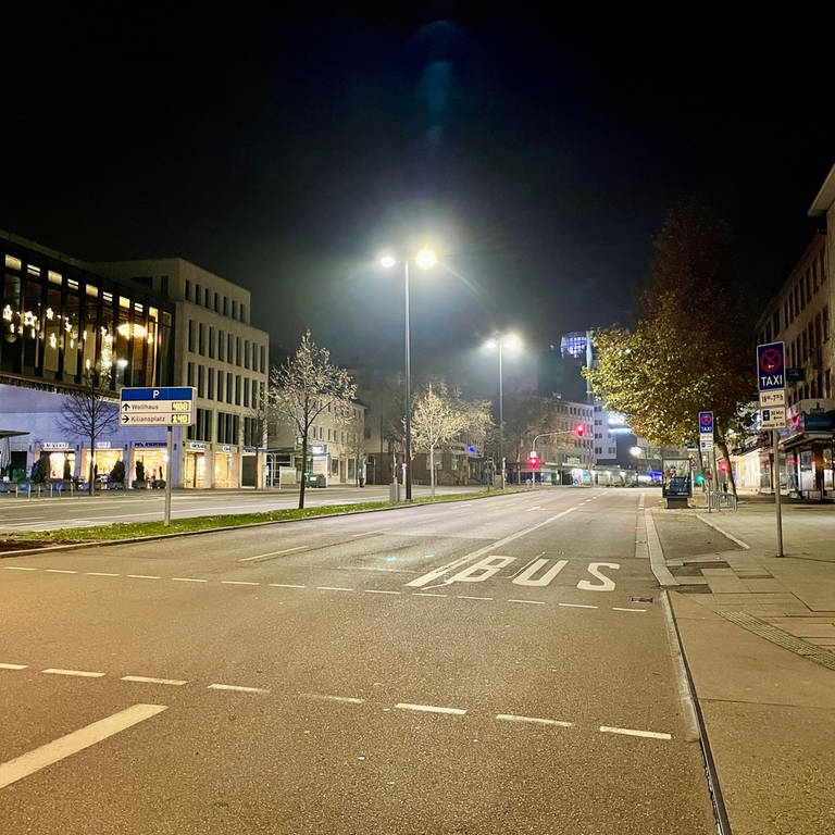 Leere Straßen in der Heilbronner Innenstadt während der Ausgangssperre in der Corona-Pandemie. (Foto: SWR, Simon Ukena (Archiv))
