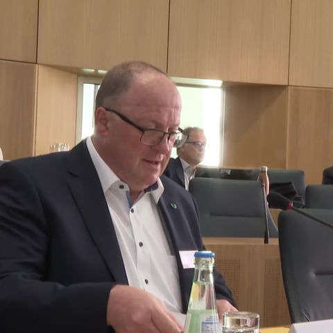 Guido Nisius (CDU), Bürgermeister der Verbandsgemeinde Adenau, vor dem Untersuchungsausschuss zur Flutkatastrophe