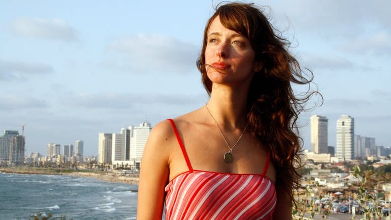 Die Schriftstellerin Sarah Stricker, aufgenommen am 08.07.2013 in Tel Aviv (Israel).