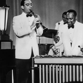 Der jüdische Bandleader Benny Goodman spielt mit dem schwarzen Vibraphonisten Lionel Hampton