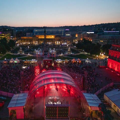 Sommerliche Abendstimmung beim SWR Sommerfestival 2023 in Stuttgart