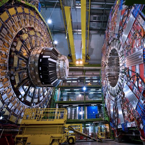 Compact Muon Solenoid (CMS) am Large Hadron Collider (LHC) 